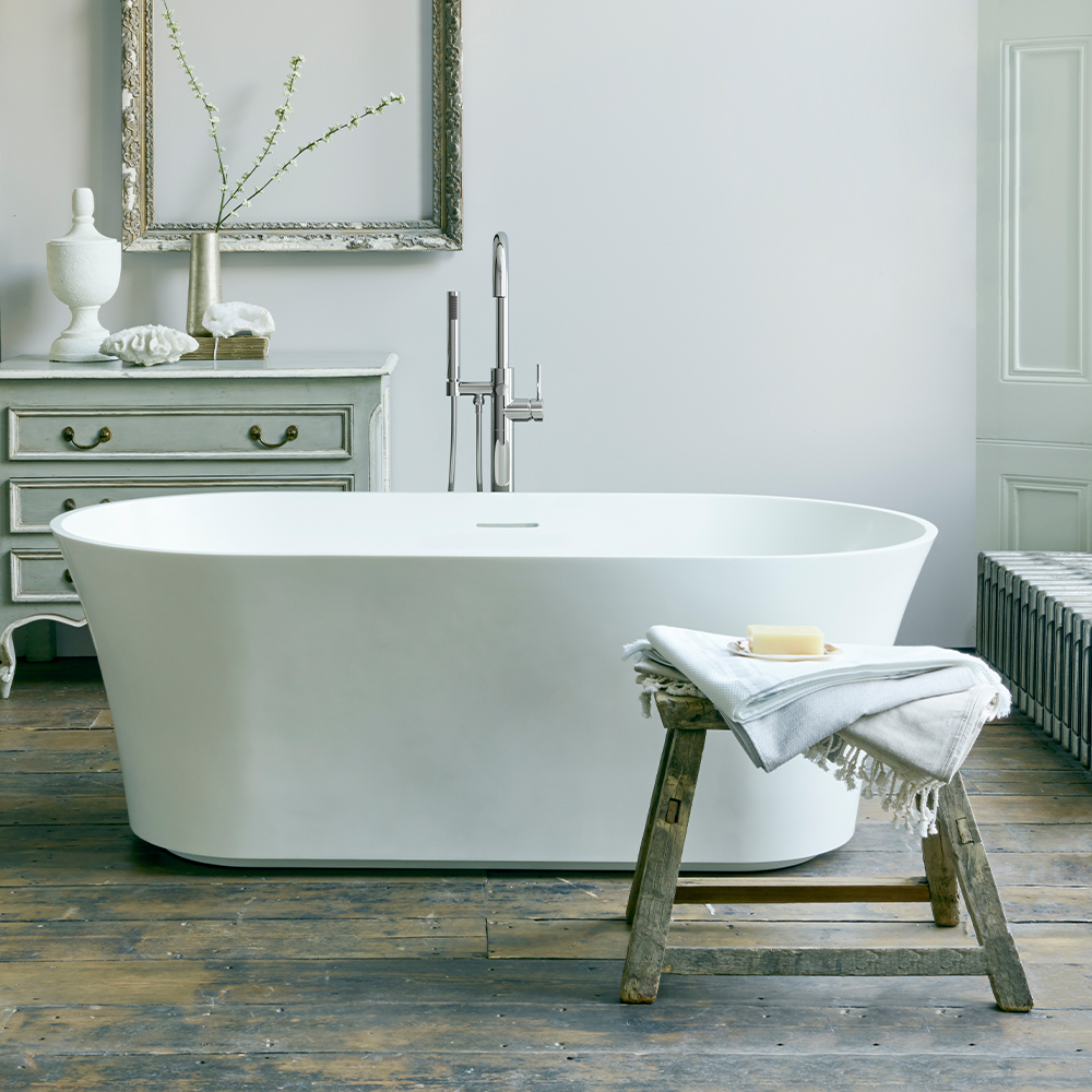 Benefits of Baths | Bring to life your relaxing bathroom idea with a luxurious bath as the main focal point.