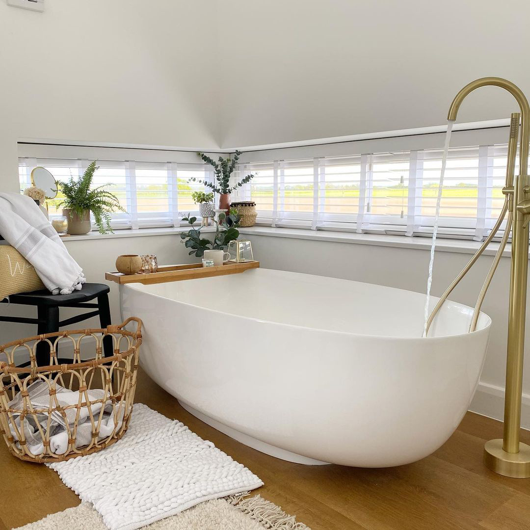 Luxury Bathroom Suite | Bring natural beauty to your home with this scheme by @smithyhouse_
